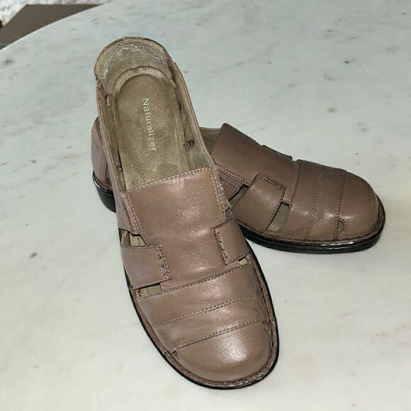 Naturalizer leather slip on taupe sandals size 8W‎ - Picture 1 of 9